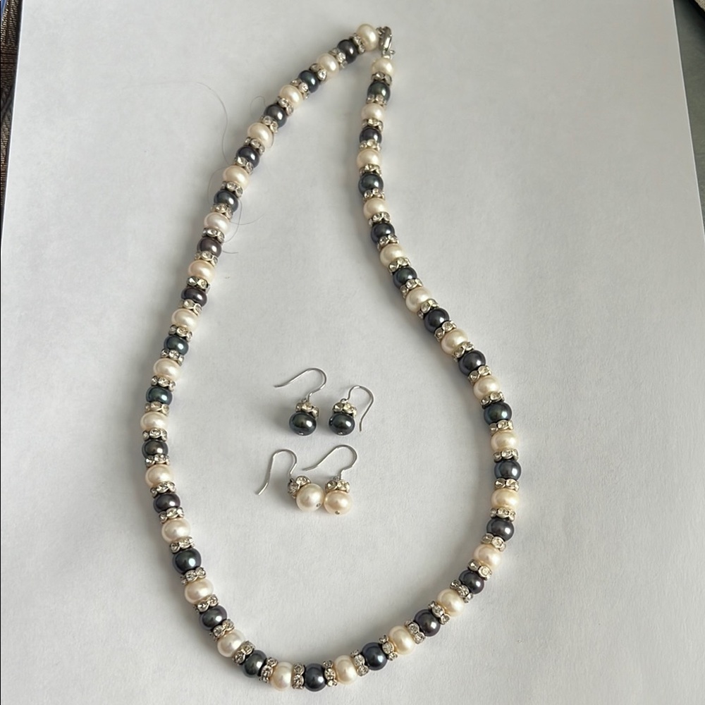 Elegant Pearl and Black Bead Jewelry Set